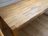 Massiv egetræ spisebord 