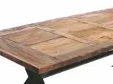 Spisebord i træ