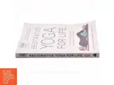 Yoga journal presents restorative yoga for life : a relaxing way to de-stress, re-energize, and find balance af Gail Boorstein Grossman (Bog) - 2