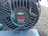 - - - Kwern Ukrudts børste med benzin motor. - 5