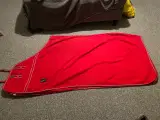 Rødt catago fleece tæppe 