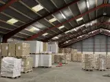 Op til 3.500 m2 lagerhal med aflæsningsramper - 3