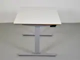 Scan office hæve-/sænkebord med hvid laminat og kabelbakke, 120 cm. - 2
