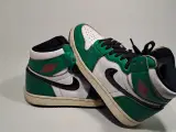 NIKE AIR JORDAN 1 RETRO "lucky Green"