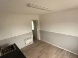 Produktion/lagerlokale til leje med køkken og parkeringspladser. - 3