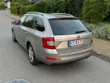Skoda Octavia 1,6 TDi 105 Active Combi DSG - 5
