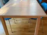 Spisebord, pigmenteret bøg
