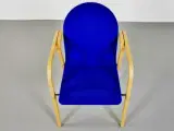 Konferencestol af bøg med blå polstret sæde og ryg - 5