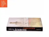 Fyrmesteren : kriminalroman (Klassesæt) af Camilla L&#228;ckberg (Bog) - 2