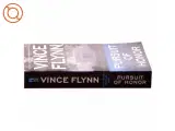 Pursuit of Honor af Vince Flynn (Bog) - 2