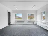 Stort og højloftet lagerlokale med tilhørende kontorlokale. - 4