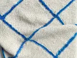 Barnetæppe, strikket m blå kant - 3