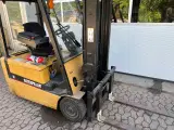 Eltruck. Cat 1800 kg. Løftehøjde 448 cm. - 3