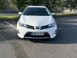 Toyota auris 2015 hybrid  - 2