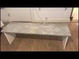 Bord + 2 bænke 