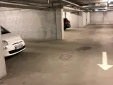 Parkering til salg og leje i sikret, opvarmet kælder - 3