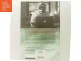 Lyset sletter nattens ord : roman af Miki Mistrati (f. 1968) (Bog) - 3