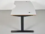 Scan office hæve-/sænkebord med grå laminat og let buet plade, 178 cm. - 2