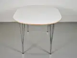 Ovalt bord i hvid med træ kant - 4