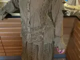Sæt med nederdel og bluse - khaki - str. XXL