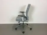 Vitra id trim kontorstol i lyseblå med armlæn - 4