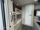 2024 - Hobby De Luxe 490 KMF   Med dobbeltseng og køjer fra Hinshøj Caravan A/S - 5