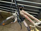Super Lækker Cross Unisex Cykel, med 24 gear