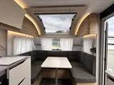 2021 - Adria Adora 472 UP   Super velholdt Adria med fransk seng - 3