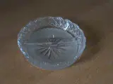 Klar glas skål todelt med mønster i kant