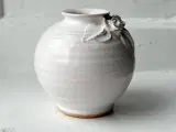 Lille hvid kuglevase m keramikblomster - 4