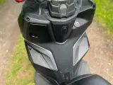 Scooter SYM Jet 14 E5 EFI mat sort.  - 2