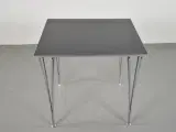 Fritz hansen kvadratisk bord med antracit plade med stålkant - 5