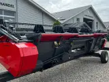 Massey Ferguson 7370 BETA. Gårdmaskine med kun 1080 motortimer. Med 22fod powerflov skærebord - 3