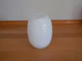 Opalhvid Piet Hein vase, 16 cm. 