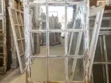 Høj 15-ruders vindue m. blæst glas