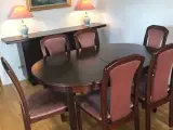 Spisestue med 6 stole, skænk og sidebord
