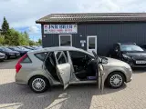 Kia Ceed 1,6 CRDi 128 Exclusive Fashion SW - 2