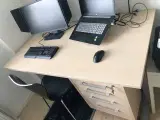 Skrivebord 