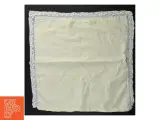 Hvid serviet med blondekant (str. 40 x. 44 cm) - 4