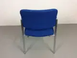 Duba konferencestol i blå polster, med sorte gummi armlæn og mat stål stel - 4