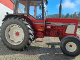 IH 1055  Traktor Comfort hus - 5
