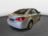 Chevrolet Cruze 1,6 LS - 3