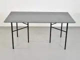 Mødebord fra ferm living med grå plade og sort stel - 3