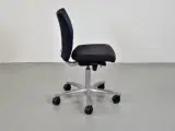 Häg h04 kontorstol med sort/blå polster og gråt stel - 4