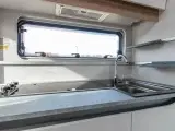 2021 - Adria Adora 573 PT   Super flot køjevogn med 2 Køjer - 4