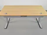 Hæve-/sænkebord med plade i bøg og på grå stel - 3