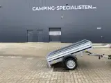 2023 - Brenderup 1205 S Tilt   Lille, alsidig trailer velegnet til gør-det-selv projekter. Traileren kan let opbevares i lodret position for at spare plads.