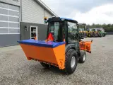 Solis 26 HST Snow Edition med frontlift, Vario SHL150 sneplov og SSP140 saltudlægger - 2