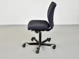 Häg h04 kontorstol med sort/blå polster og sort stel - 2