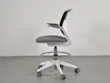 Steelcase cobi møde-/kontorstol med armlæn, grå polster og hvidt stel, med hjul - 4